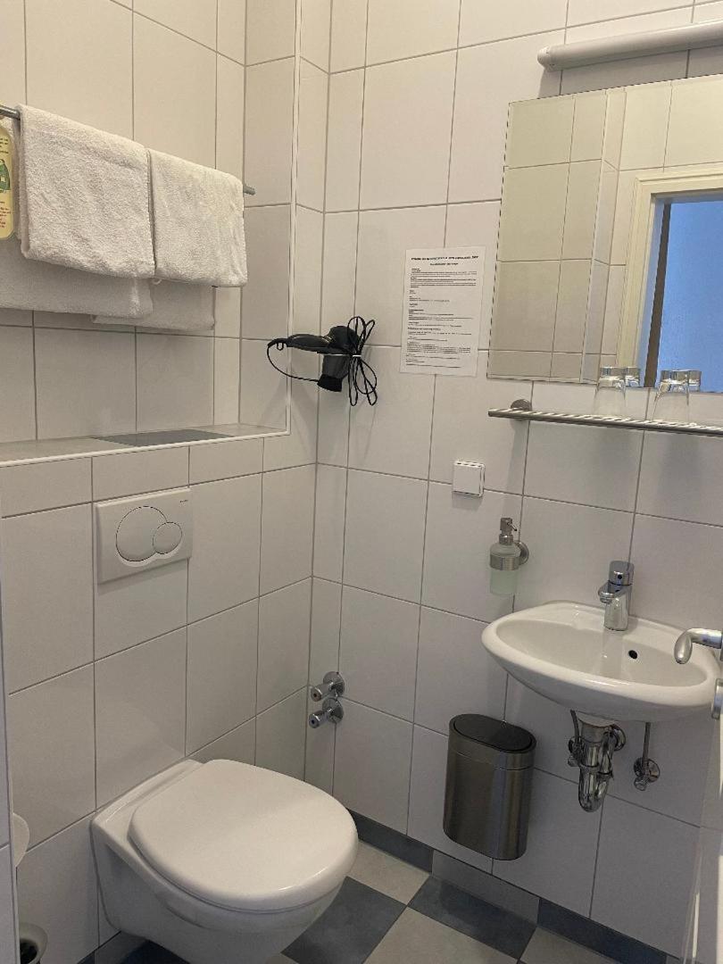 Hotel Zum Goldenen Loewen Sankt Goar Rum bild
